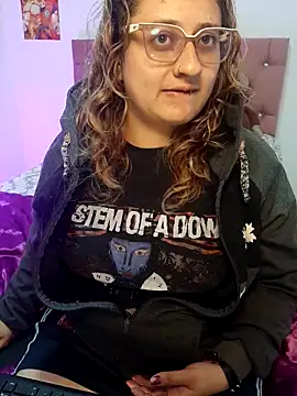 AnnieAtHome online show from November 13, 2025, 3:05 am