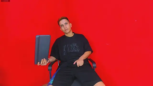 Snapshot of Kevin_Erotic chatting on November 13, 2025, 12:20 am Kevin Erotic online show from November 13, 2025, 12:20 am