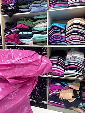 Snapshot of Monahliza chatting on December 1, 2025, 3:28 pm Monahliza online show from December 1, 2025, 3:28 pm