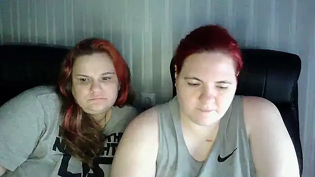 Snapshot of HollyXXEva chatting on January 13, 2026, 9:42 pm HollyXXEva online show from January 13, 2026, 9:42 pm