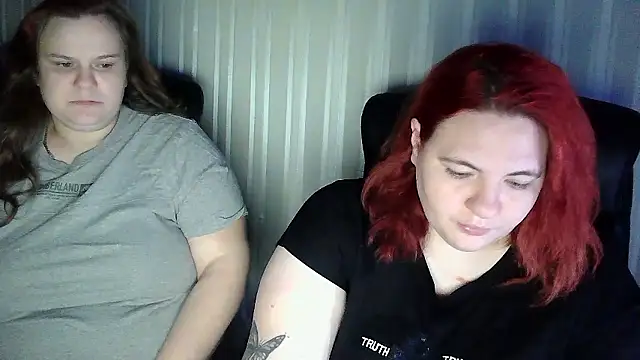 Snapshot of HollyXXEva chatting on January 14, 2026, 8:14 pm HollyXXEva online show from January 14, 2026, 8:14 pm