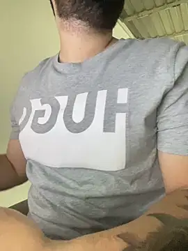 julianlondo111 online show from December 19, 2025, 2:40 am