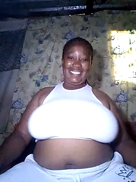 MissMoyo online show from November 18, 2025, 3:05 pm