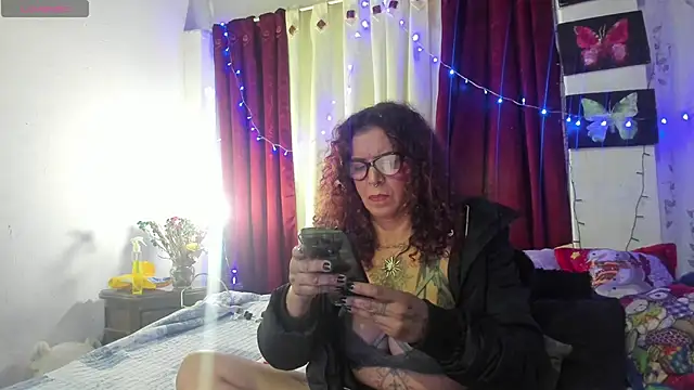 Snapshot of OpheliA_TintA chatting on November 21, 2025, 8:07 pm OpheliA TintA online show from November 21, 2025, 8:07 pm