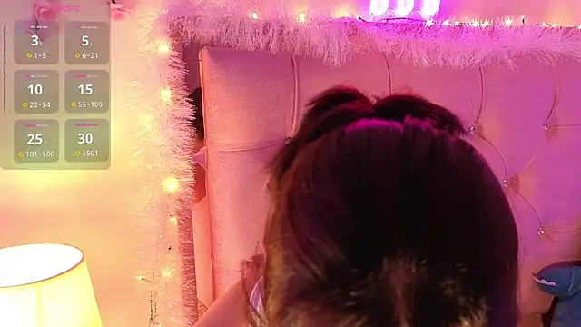 Darapresley777  online show from December 5, 2025, 1:52 pm