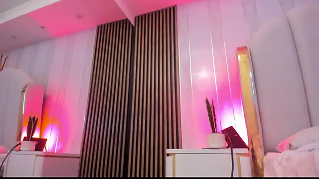 Snapshot of roxyflame_ chatting on April 1, 2026, 1:41 pm roxyflame online show from April 1, 2026, 1:41 pm