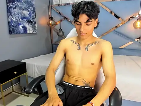 MattFiore online show from November 29, 2025, 6:33 pm