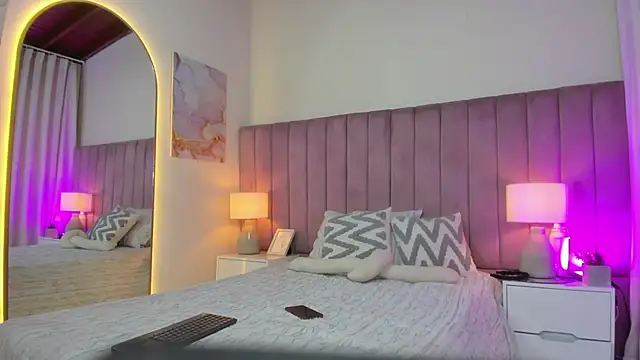 Snapshot of Valentino_moretti chatting on March 18, 2026, 11:57 am Valentino moretti online show from March 18, 2026, 11:57 am