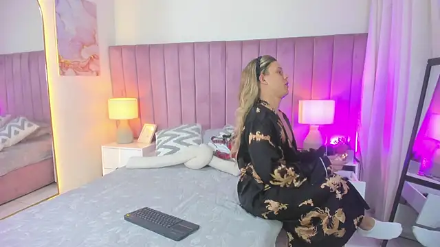 Snapshot of Valentino_moretti chatting on March 26, 2026, 11:27 am Valentino moretti online show from March 26, 2026, 11:27 am