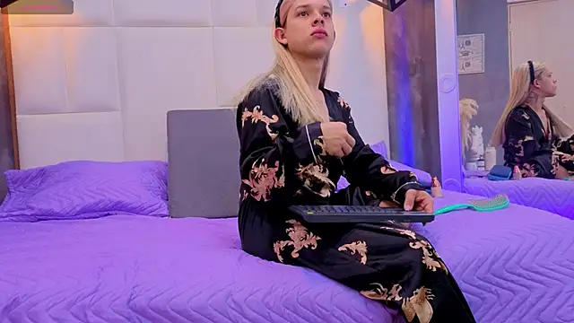 Snapshot of Valentino_moretti chatting on April 16, 2026, 1:34 pm Valentino moretti online show from April 16, 2026, 1:34 pm