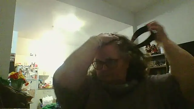 Snapshot of TiguhguhrsRose chatting on November 18, 2025, 3:23 am TiguhguhrsRose online show from November 18, 2025, 3:23 am