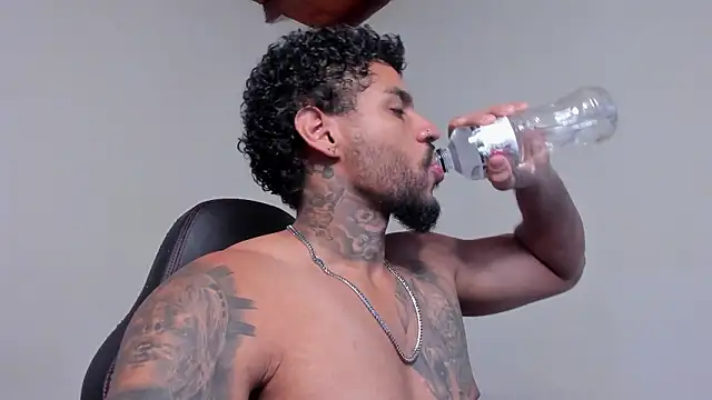 LuigiVitale 1 online show from February 23, 2026, 1:47 am