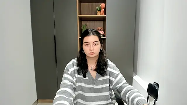 DelilaVanvliet online show from November 16, 2025, 10:10 am