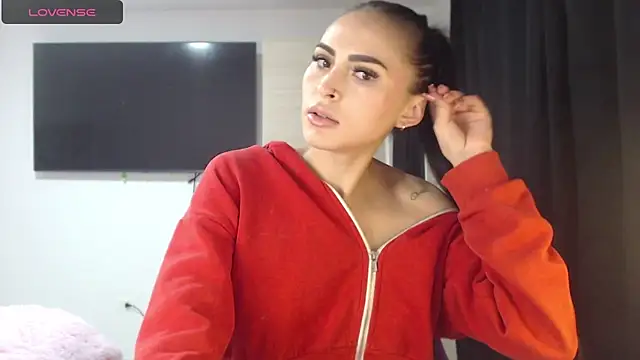 Snapshot of Linda__fiore chatting on November 16, 2025, 4:29 am Linda fiore online show from November 16, 2025, 4:29 am