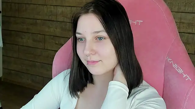 Snapshot of TinnaBurton chatting on January 14, 2026, 4:23 pm TinnaBurton online show from January 14, 2026, 4:23 pm