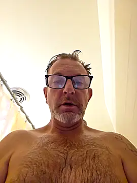 Snapshot of longsmooth4u chatting on November 17, 2025, 8:25 pm longsmooth4u online show from November 17, 2025, 8:25 pm