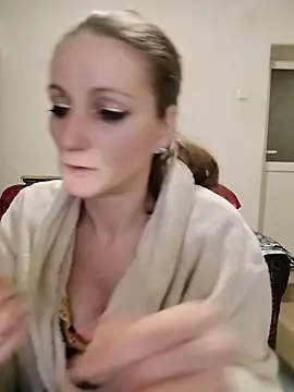 CrazyMaya39 online show from April 6, 2026, 8:32 pm