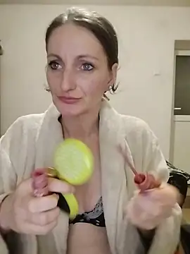 CrazyMaya39 online show from April 9, 2026, 11:10 pm