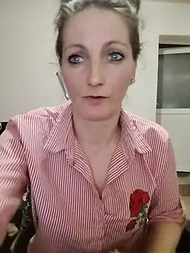 CrazyMaya39 online show from April 14, 2026, 9:10 pm