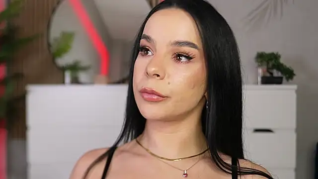 Miss Denisse online show from December 18, 2025, 8:37 pm