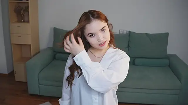 BetseyLaszlo online show from November 26, 2025, 4:46 am