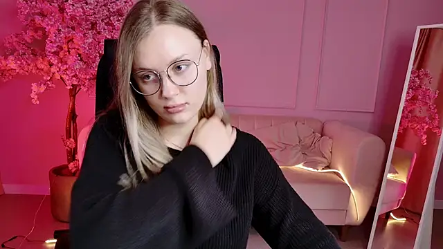 Snapshot of SandraLindsey chatting on November 18, 2025, 11:47 am SandraLindsey online show from November 18, 2025, 11:47 am