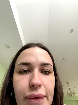 Snapshot of EmmyyMoore chatting on November 17, 2025, 5:13 am EmmyyMoore online show from November 17, 2025, 5:13 am