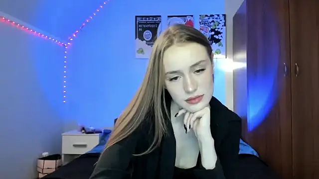 tinyglow online show from February 7, 2026, 9:29 pm