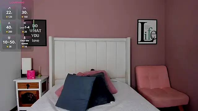 SandyAdaeze online show from December 18, 2025, 11:49 am