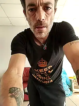Snapshot of platone09 chatting on April 17, 2026, 1:36 pm platone09 online show from April 17, 2026, 1:36 pm