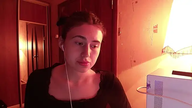 KristinaScott online show from April 5, 2026, 5:21 pm