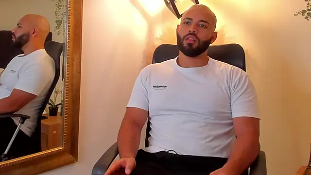 Snapshot of Chris_Varden chatting on May 17, 2026, 3:04 am Chris Varden online show from May 17, 2026, 3:04 am