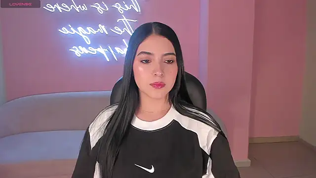 HaileyRoss  online show from July 12, 2026, 10:45 pm