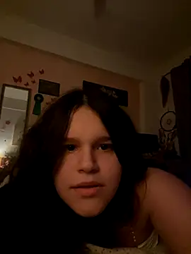 Snapshot of AngelSin04 chatting on November 17, 2025, 8:25 pm AngelSin04 online show from November 17, 2025, 8:25 pm