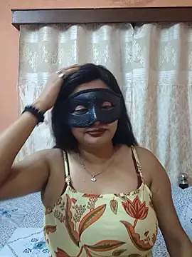 Cute-richa1 online show from April 13, 2026, 4:12 pm