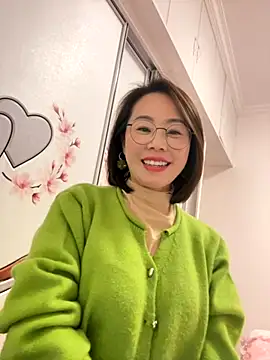 xiaoling2358 online show from November 28, 2025, 1:25 pm