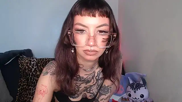 Snapshot of sugarthekitten chatting on November 15, 2025, 9:32 pm sugarthekitten online show from November 15, 2025, 9:32 pm