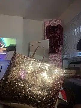 Motherbigbus online show from March 10, 2026, 1:27 pm