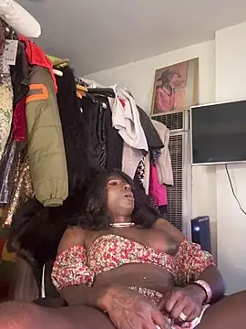 Motherbigbus online show from April 15, 2026, 5:20 pm