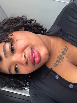 Snapshot of TuyaLes chatting on November 16, 2025, 5:18 pm TuyaLes online show from November 16, 2025, 5:18 pm