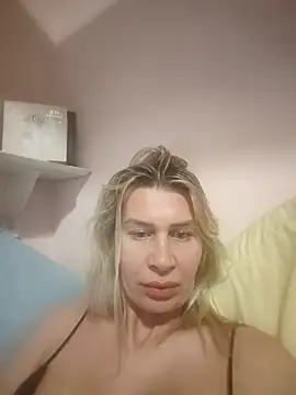 Snapshot of NaughtyClaudia_ chatting on December 14, 2025, 9:30 pm NaughtyClaudia online show from December 14, 2025, 9:30 pm