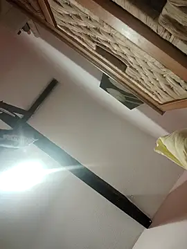 Snapshot of NaughtyClaudia_ chatting on December 16, 2025, 5:01 am NaughtyClaudia online show from December 16, 2025, 5:01 am