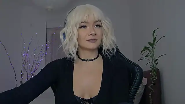 MiniMuse online show from December 3, 2025, 10:13 am