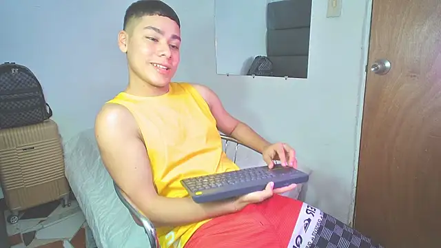 Lucastorrez01 online show from November 16, 2025, 4:45 pm