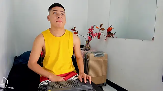 Snapshot of Lucastorrez01 chatting on January 7, 2026, 12:24 am Lucastorrez01 online show from January 7, 2026, 12:24 am