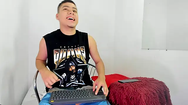 Snapshot of Lucastorrez01 chatting on February 5, 2026, 7:40 pm Lucastorrez01 online show from February 5, 2026, 7:40 pm