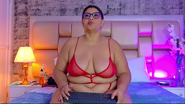 SelennaCooper online show from April 15, 2026, 11:39 am