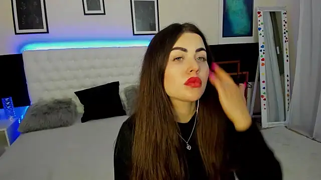 Snapshot of GraysLunna chatting on November 19, 2025, 4:51 pm GraysLunna online show from November 19, 2025, 4:51 pm