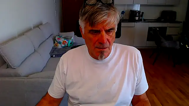 Buidapest online show from March 27, 2026, 8:26 am