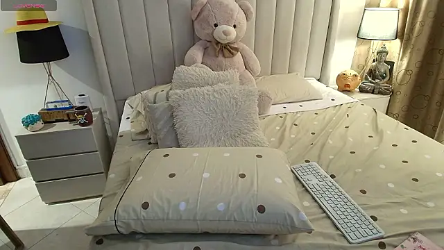 Emyii  online show from March 21, 2026, 8:19 am